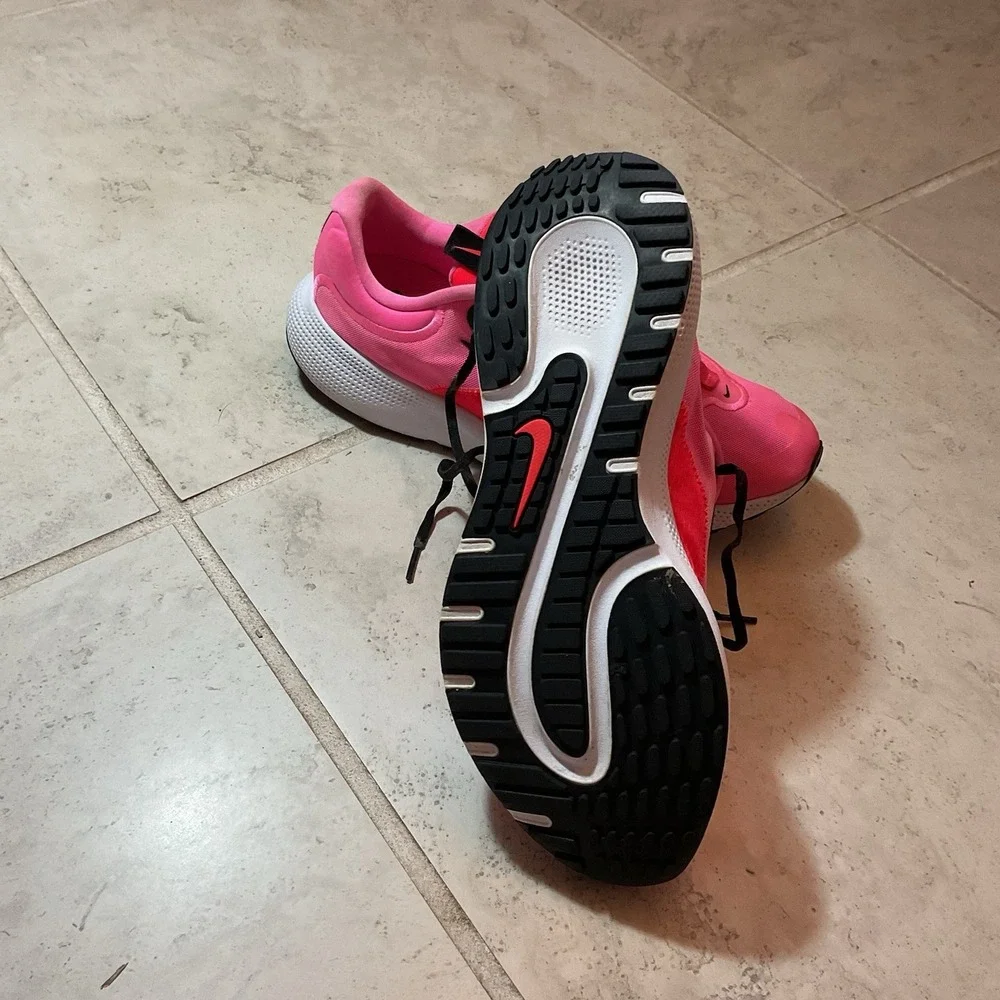 Size 10 Women Nike React Escape Run Pink Glow 2021